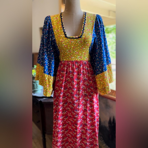 1970’s Vintage Calico Kimono Sleeve Dress by Young Innocent - Picture 6 of 15